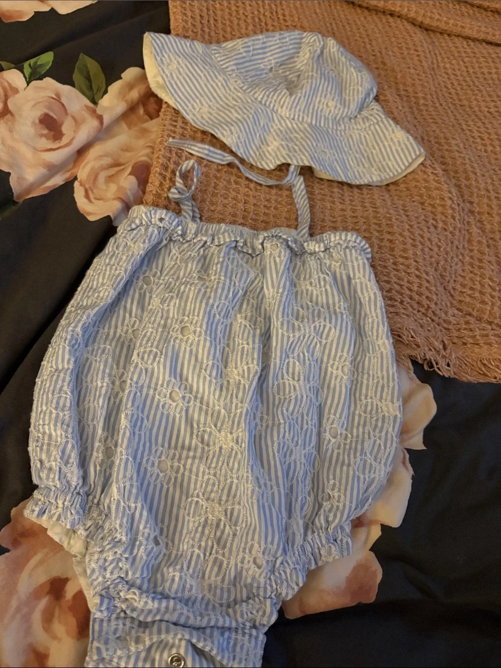 💋 BABY GAP  blue white romper with hat